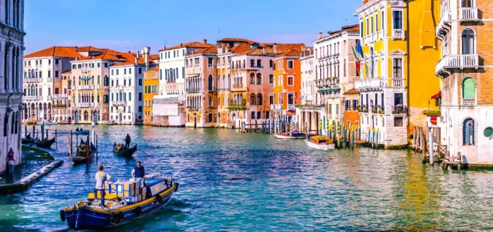 Media Coverage of Problematic Behavior Among Venice's Tourists